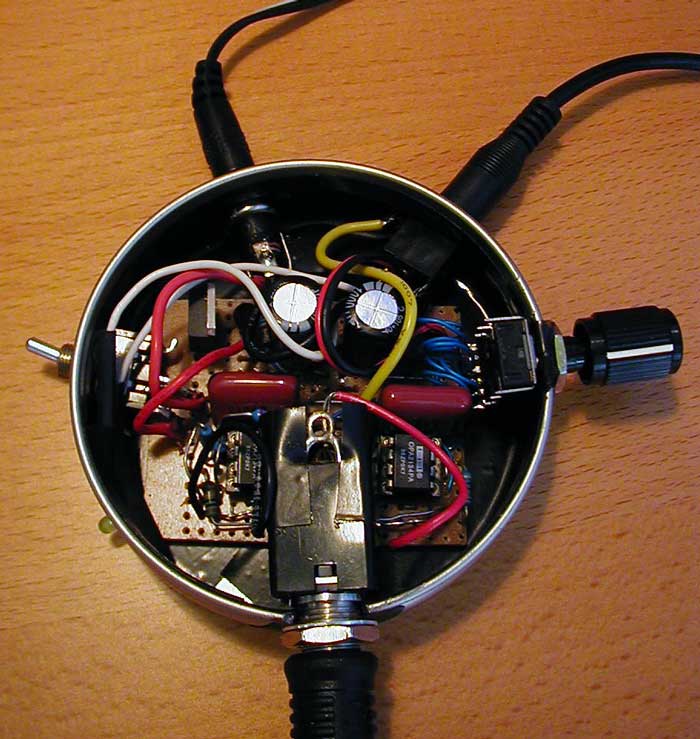 The guts of the amp. Note that I managed to shove a 1/4" jack into the case.