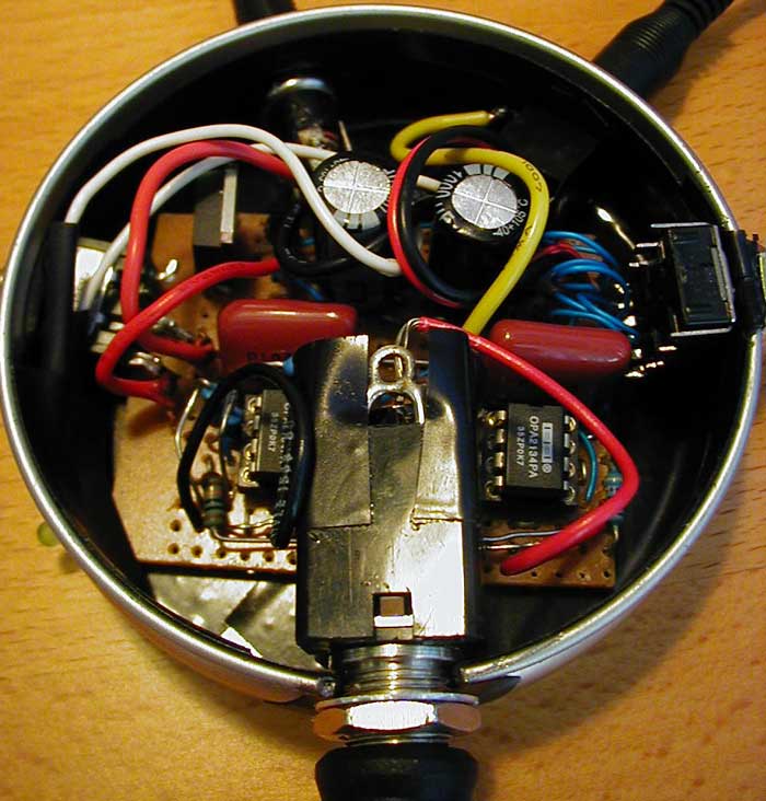 A closeup of the guts. Notice the OPA2134 op-amp chip.